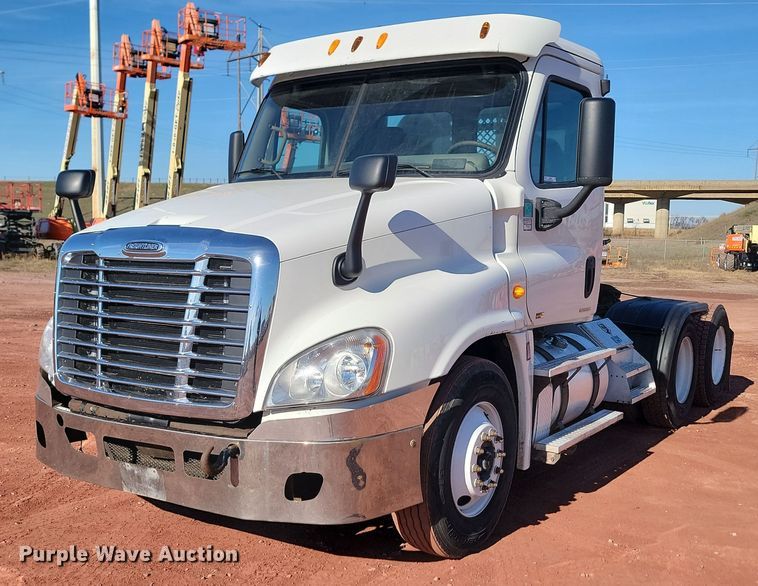 image for item JG9642 2012 Freightliner Cascadia  semi truck