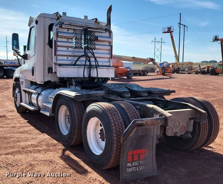 image for item JG9642 2012 Freightliner Cascadia  semi truck