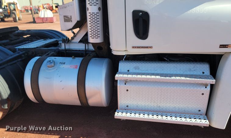 image for item JG9642 2012 Freightliner Cascadia  semi truck