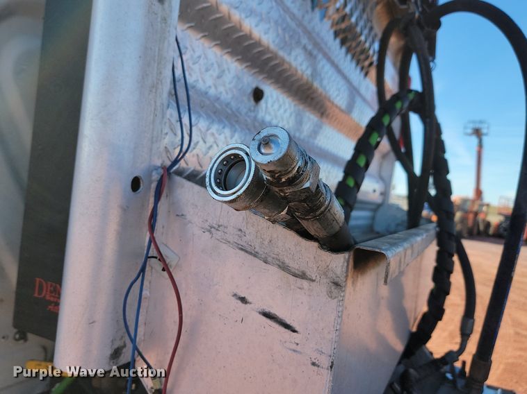 image for item JG9642 2012 Freightliner Cascadia  semi truck