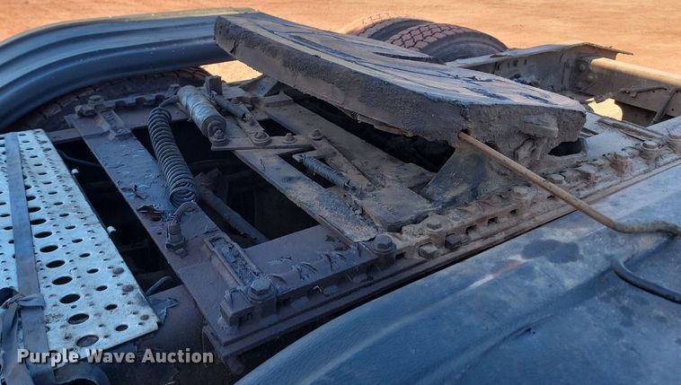 image for item JG9642 2012 Freightliner Cascadia  semi truck