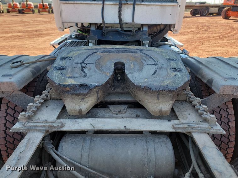 image for item JG9642 2012 Freightliner Cascadia  semi truck