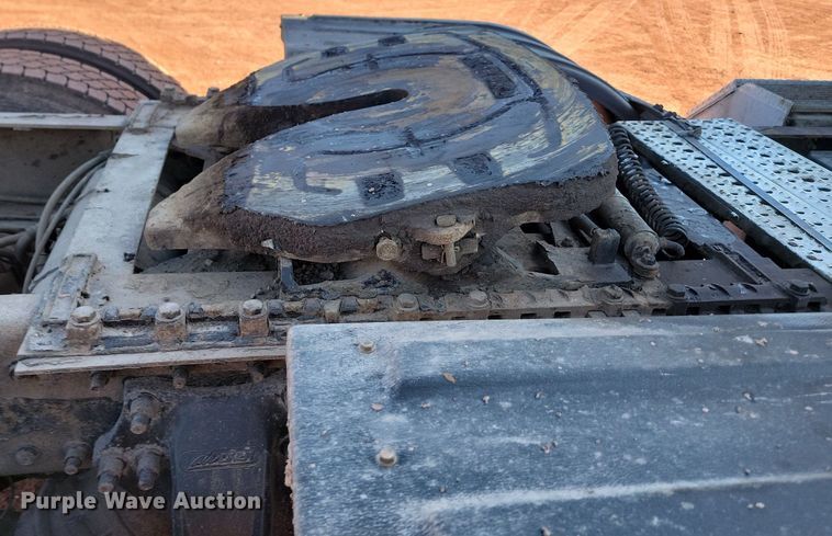 image for item JG9642 2012 Freightliner Cascadia  semi truck