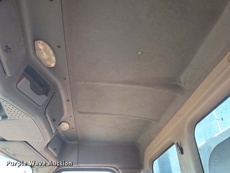 image for item JG9642 2012 Freightliner Cascadia  semi truck