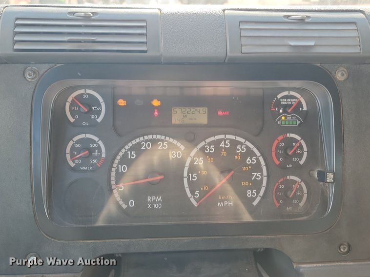 image for item JG9642 2012 Freightliner Cascadia  semi truck