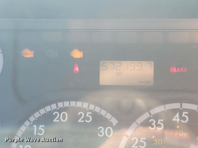 image for item JG9642 2012 Freightliner Cascadia  semi truck