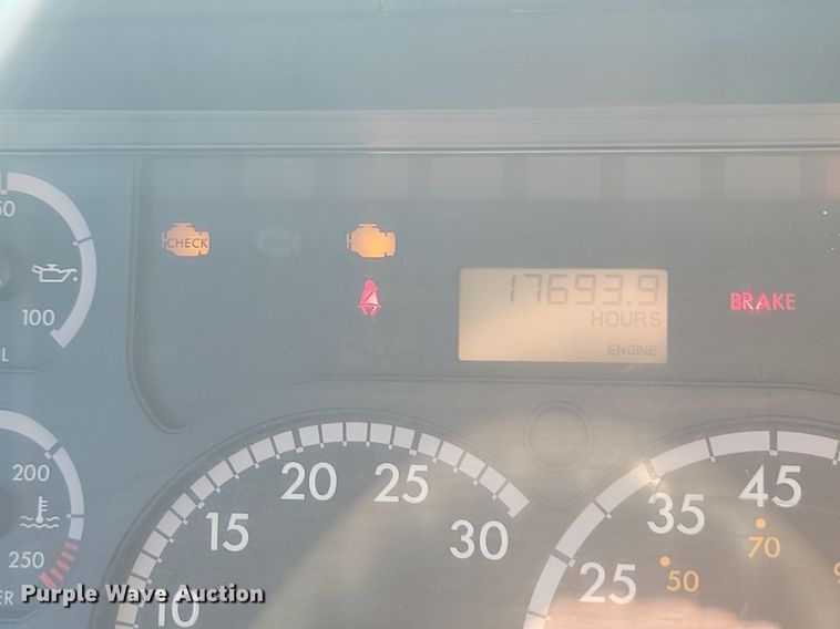 image for item JG9642 2012 Freightliner Cascadia  semi truck