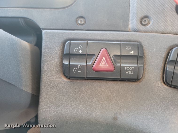 image for item JG9642 2012 Freightliner Cascadia  semi truck