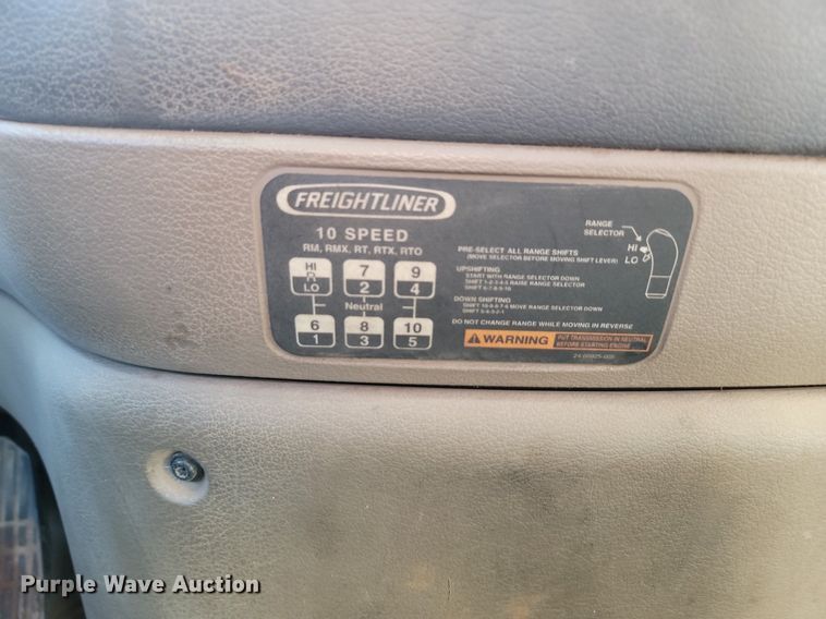 image for item JG9642 2012 Freightliner Cascadia  semi truck