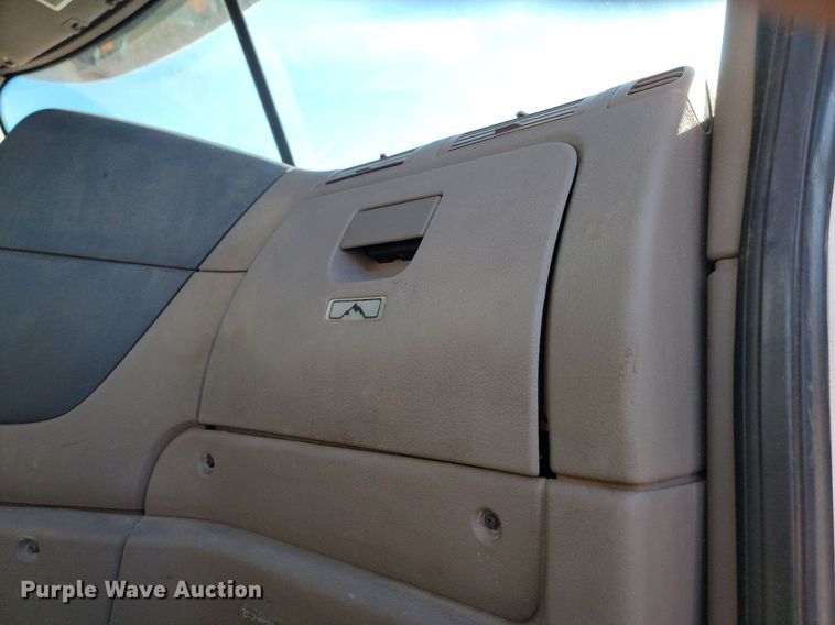 image for item JG9642 2012 Freightliner Cascadia  semi truck