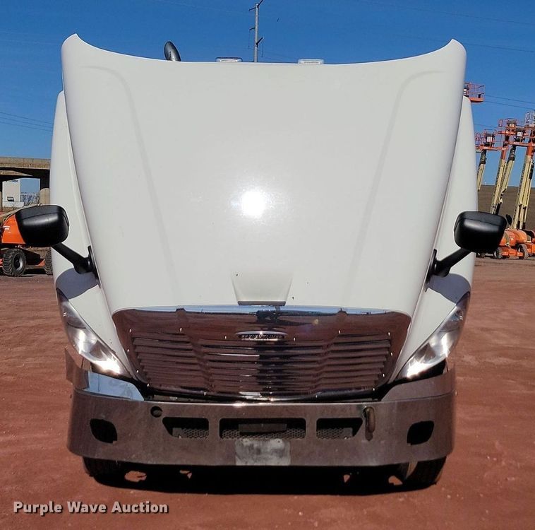 image for item JG9642 2012 Freightliner Cascadia  semi truck