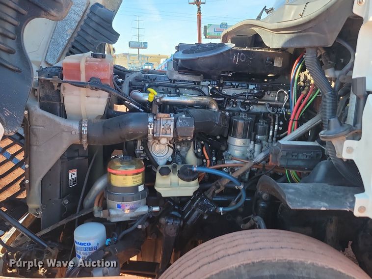 image for item JG9642 2012 Freightliner Cascadia  semi truck