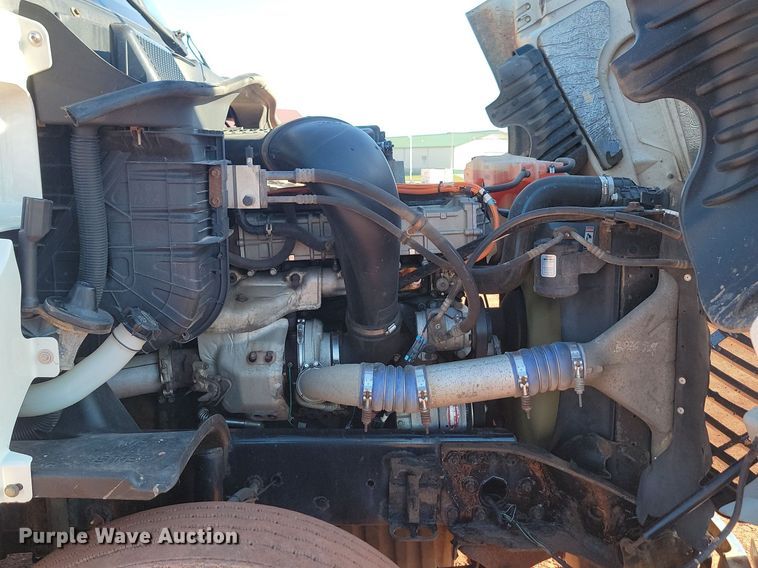 image for item JG9642 2012 Freightliner Cascadia  semi truck