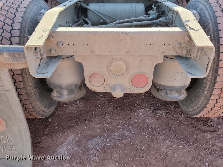 image for item JG9642 2012 Freightliner Cascadia  semi truck