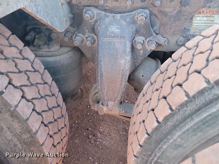 image for item JG9642 2012 Freightliner Cascadia  semi truck