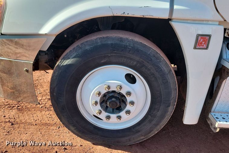 image for item JG9642 2012 Freightliner Cascadia  semi truck