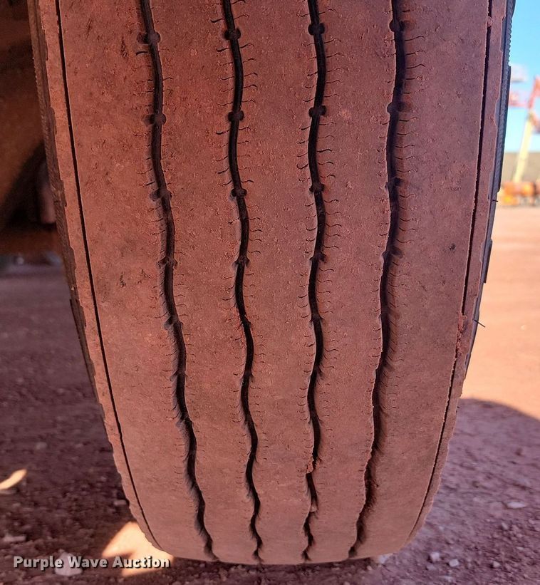 image for item JG9642 2012 Freightliner Cascadia  semi truck