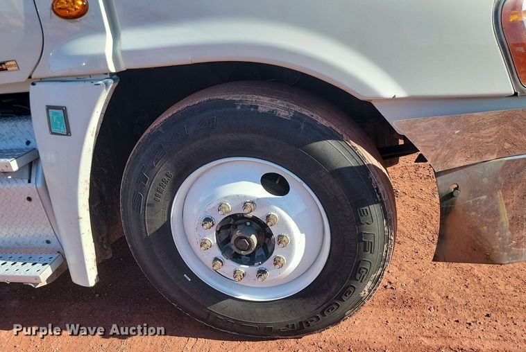 image for item JG9642 2012 Freightliner Cascadia  semi truck