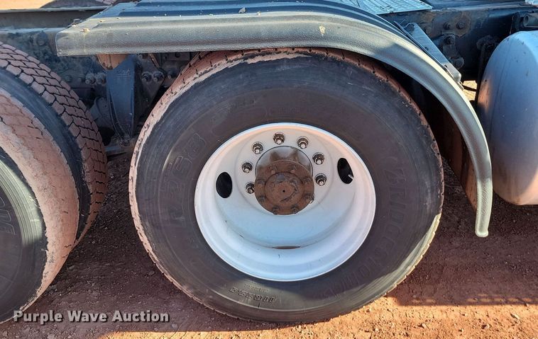 image for item JG9642 2012 Freightliner Cascadia  semi truck