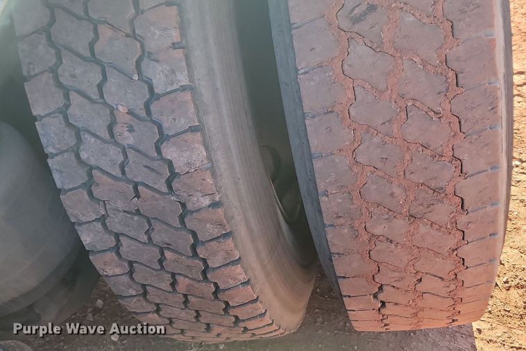 image for item JG9642 2012 Freightliner Cascadia  semi truck