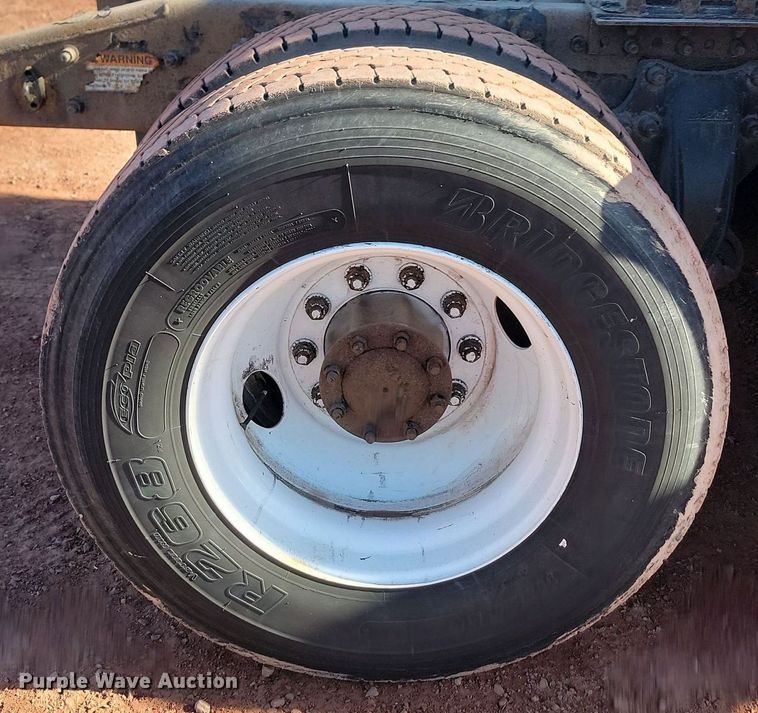 image for item JG9642 2012 Freightliner Cascadia  semi truck