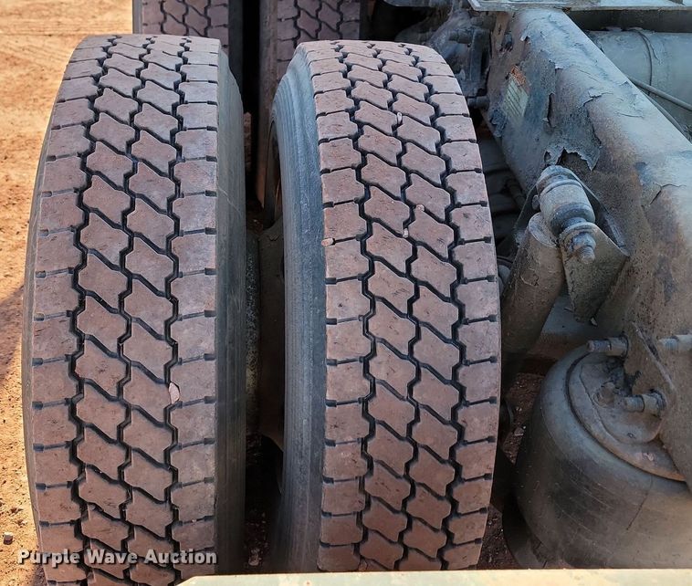 image for item JG9642 2012 Freightliner Cascadia  semi truck