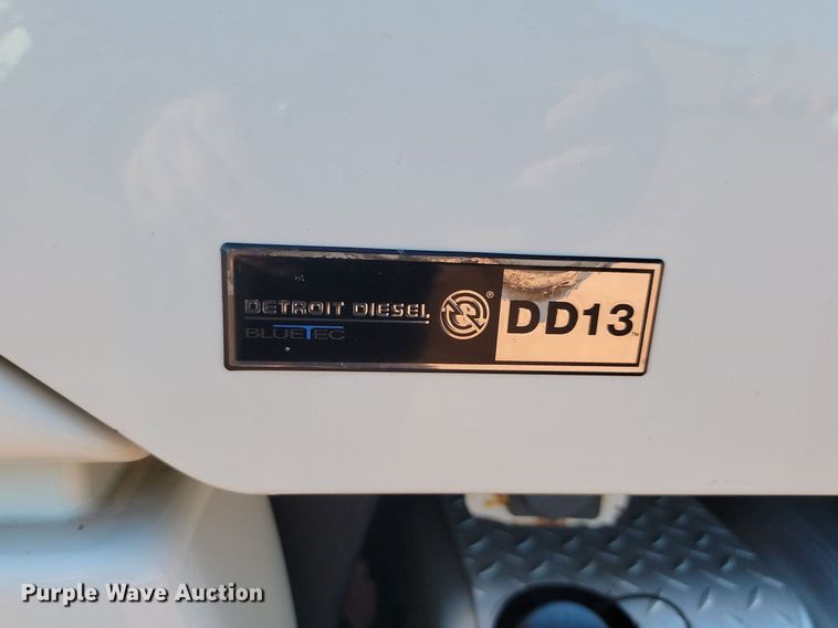 image for item JG9642 2012 Freightliner Cascadia  semi truck