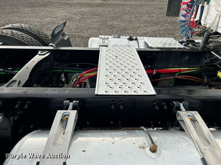 image for item KH9557 2013 Freightliner Cascadia  semi truck