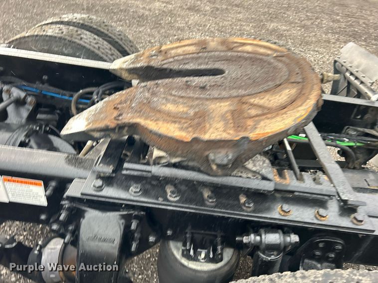 image for item KH9557 2013 Freightliner Cascadia  semi truck