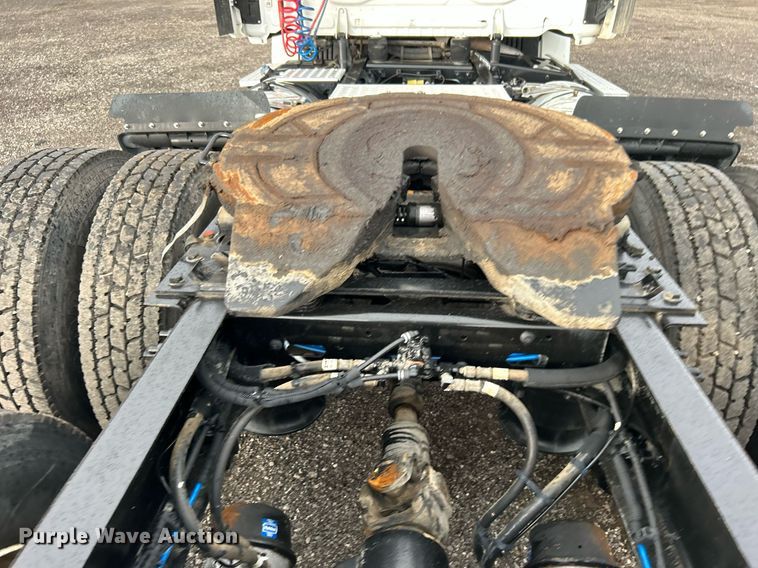 image for item KH9557 2013 Freightliner Cascadia  semi truck