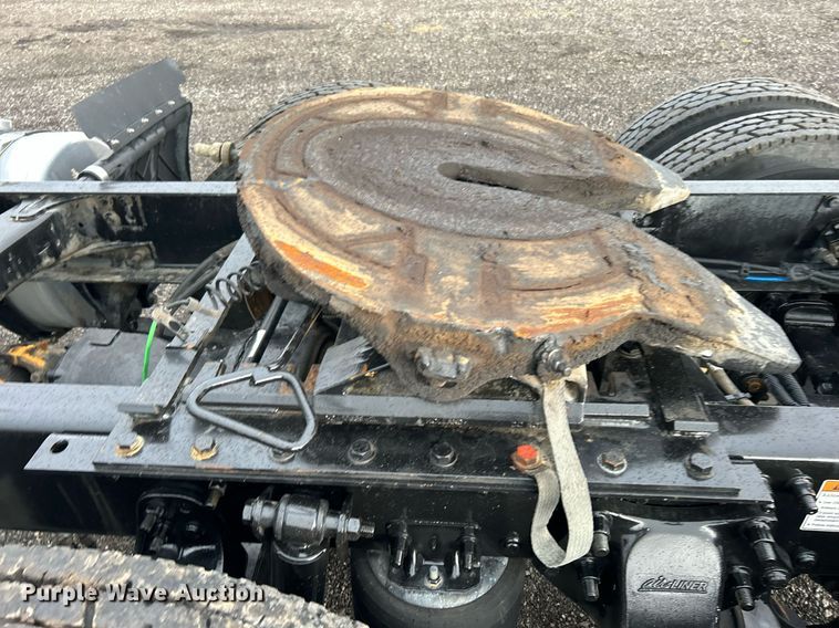 image for item KH9557 2013 Freightliner Cascadia  semi truck