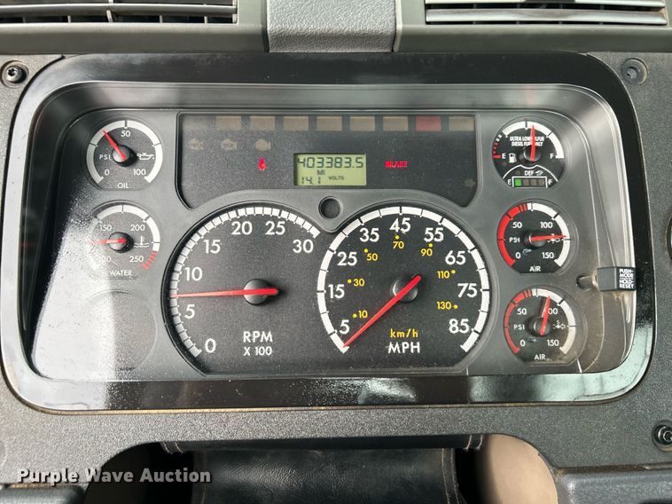 image for item KH9557 2013 Freightliner Cascadia  semi truck