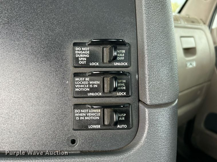 image for item KH9557 2013 Freightliner Cascadia  semi truck