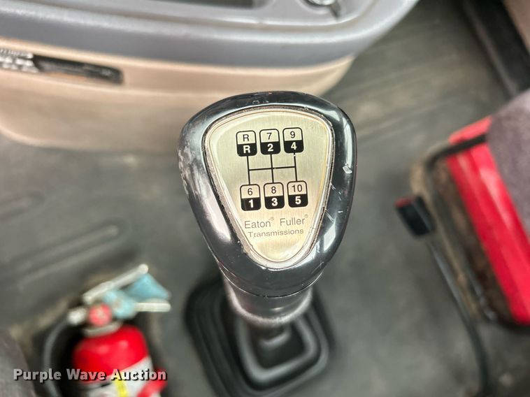 image for item KH9557 2013 Freightliner Cascadia  semi truck