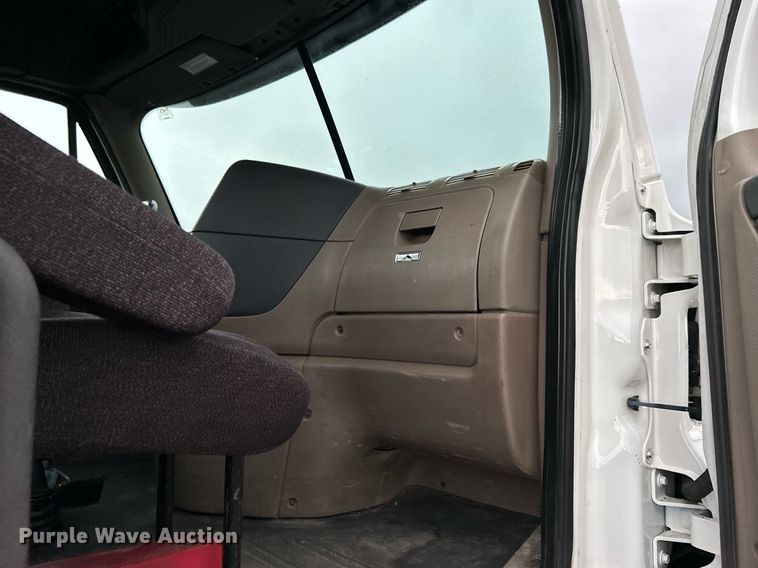 image for item KH9557 2013 Freightliner Cascadia  semi truck