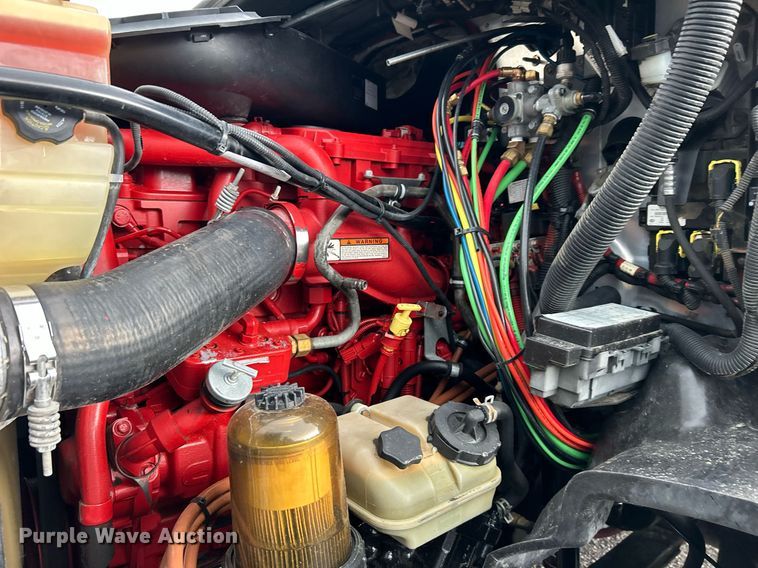 image for item KH9557 2013 Freightliner Cascadia  semi truck