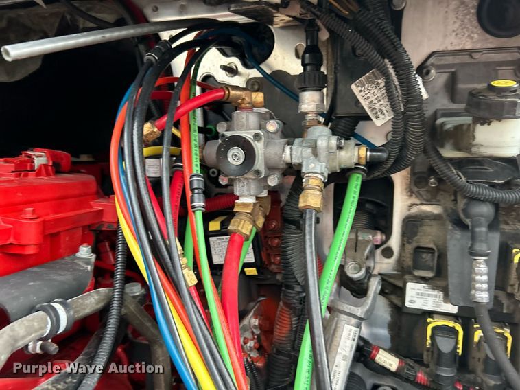 image for item KH9557 2013 Freightliner Cascadia  semi truck