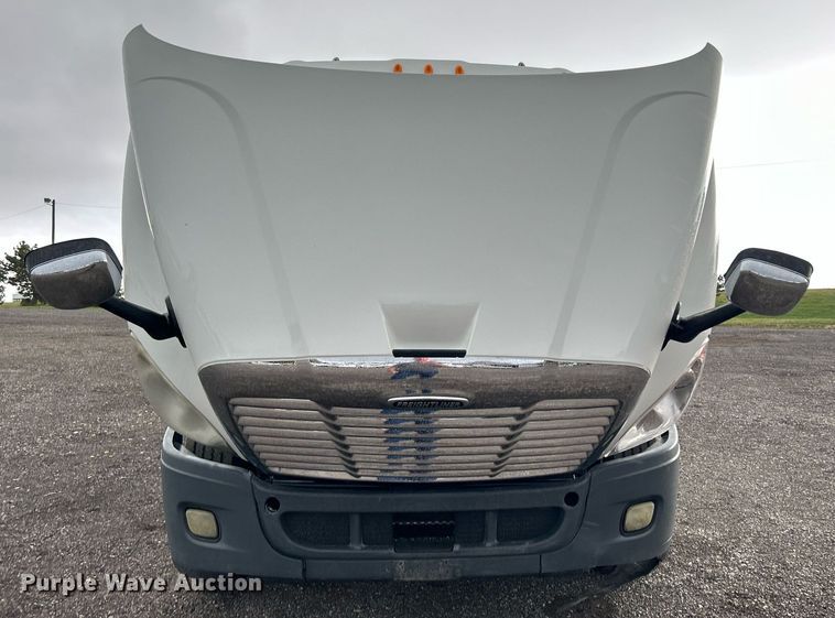 image for item KH9557 2013 Freightliner Cascadia  semi truck