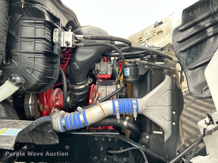 image for item KH9557 2013 Freightliner Cascadia  semi truck