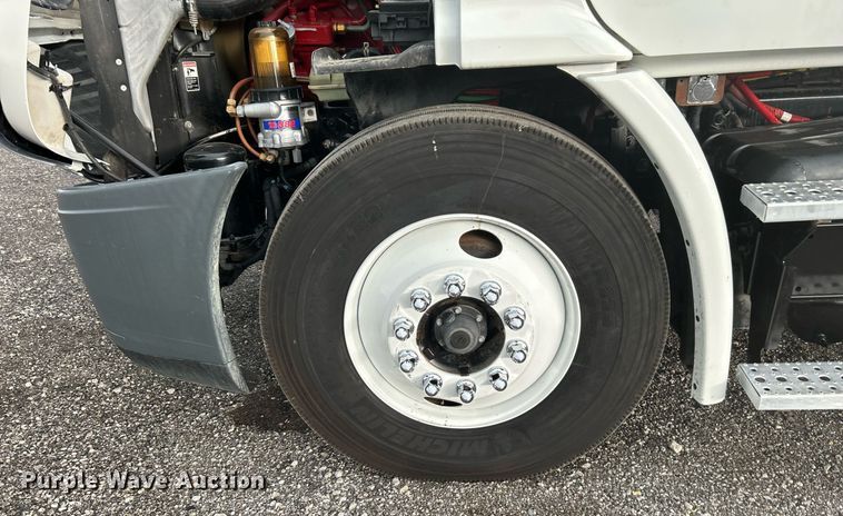 image for item KH9557 2013 Freightliner Cascadia  semi truck