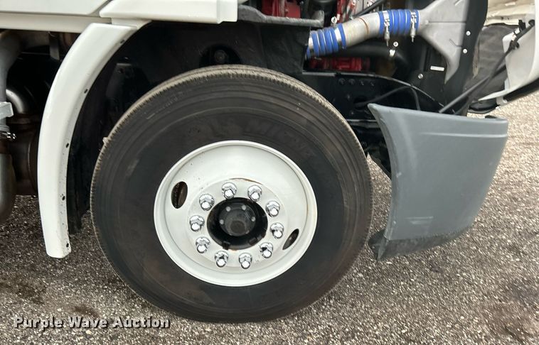 image for item KH9557 2013 Freightliner Cascadia  semi truck