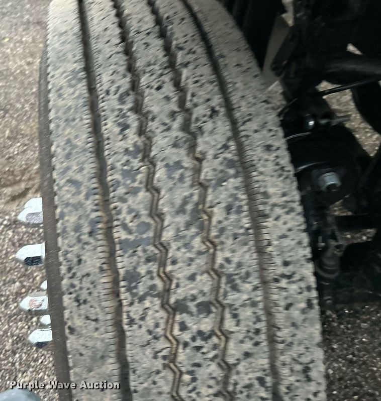 image for item KH9557 2013 Freightliner Cascadia  semi truck