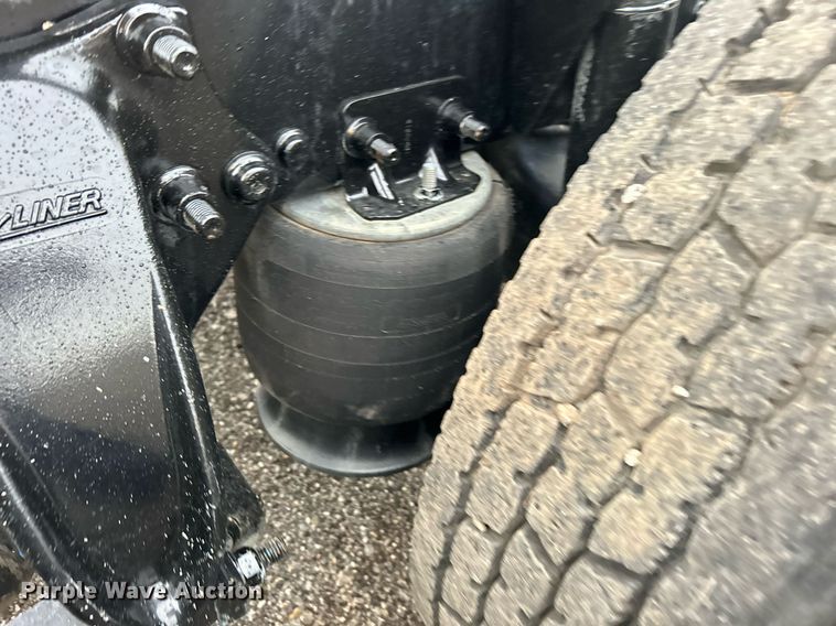 image for item KH9557 2013 Freightliner Cascadia  semi truck