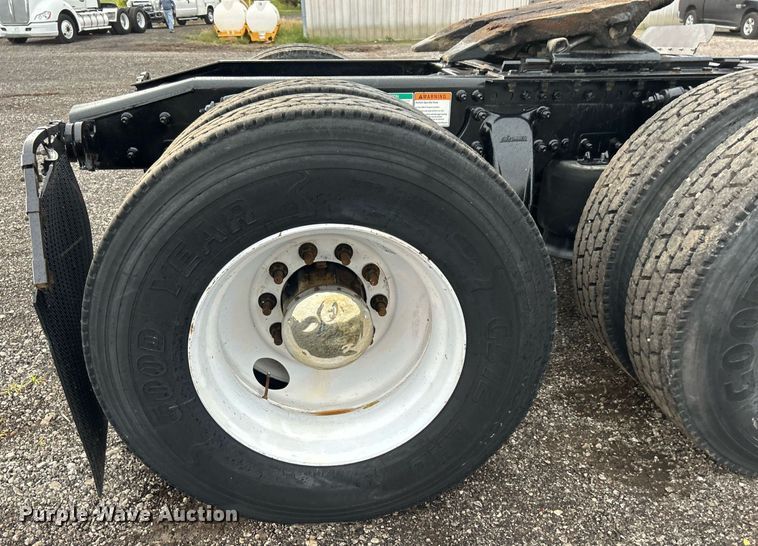 image for item KH9557 2013 Freightliner Cascadia  semi truck