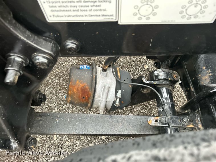 image for item KH9557 2013 Freightliner Cascadia  semi truck