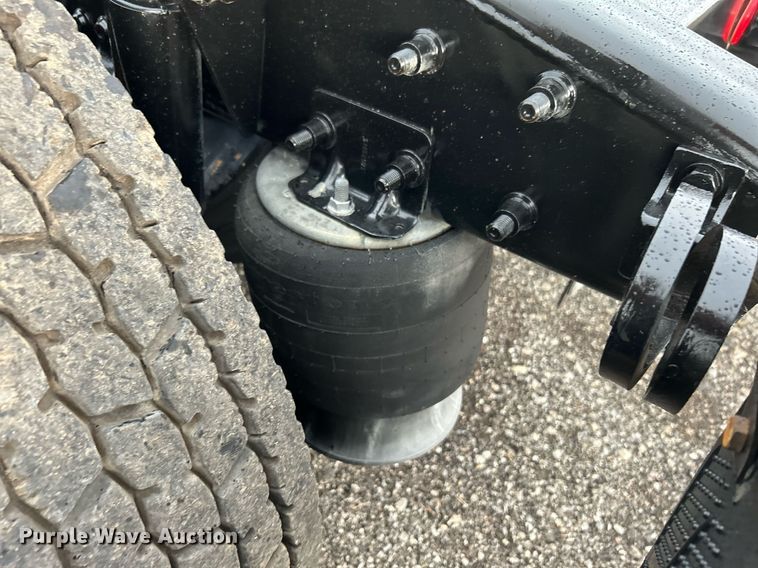 image for item KH9557 2013 Freightliner Cascadia  semi truck