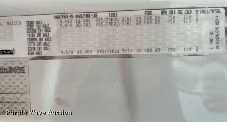 image for item KH9557 2013 Freightliner Cascadia  semi truck