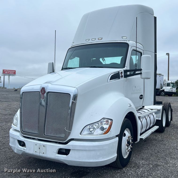 image for item KH9559 2014 Kenworth T680  semi truck