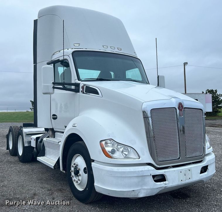 image for item KH9559 2014 Kenworth T680  semi truck