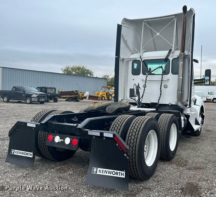 image for item KH9559 2014 Kenworth T680  semi truck